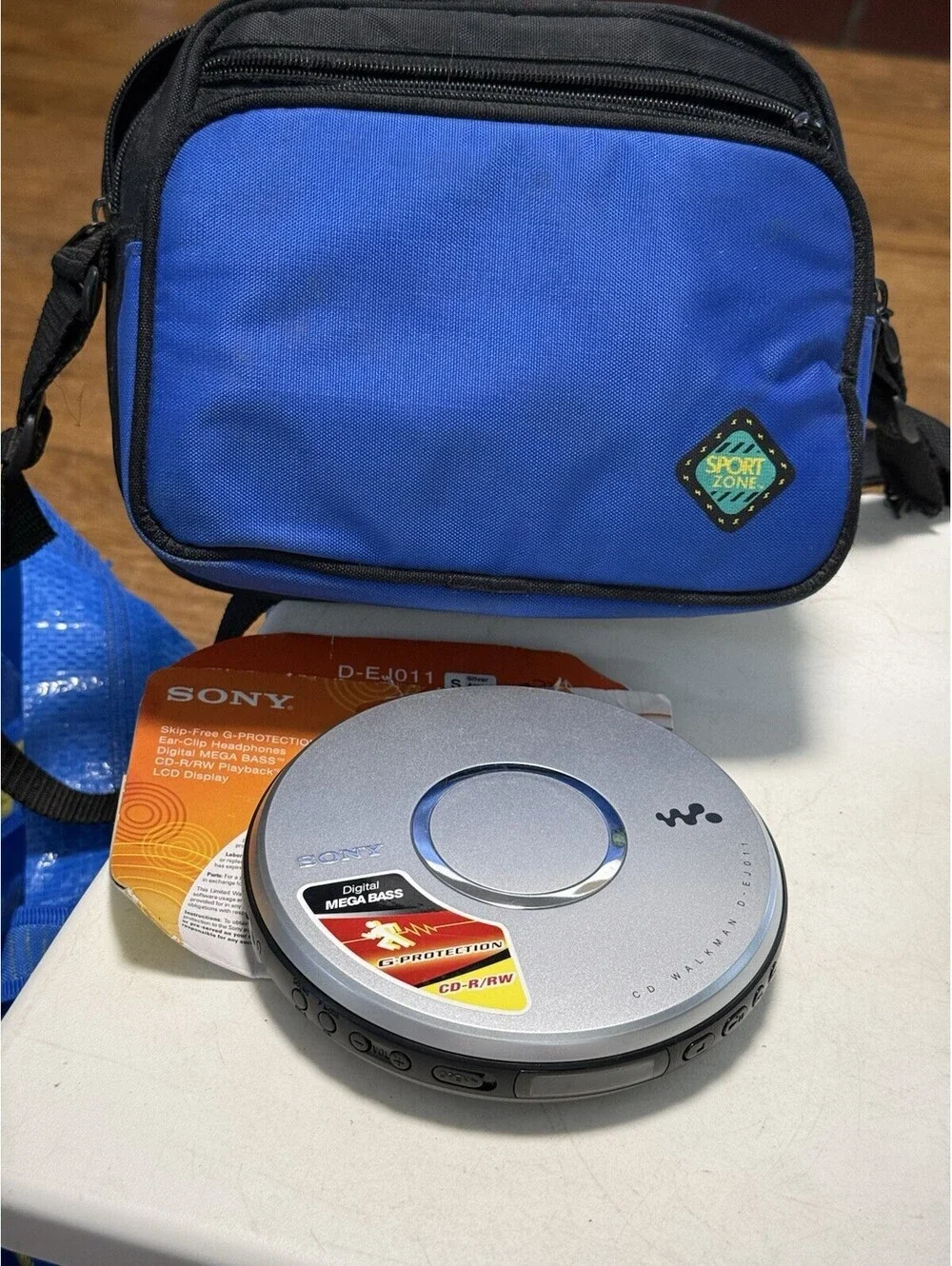 Sony Walkman D-EJ011 Portable CD Player Silver Mega Bass G-Protection Tested W/b